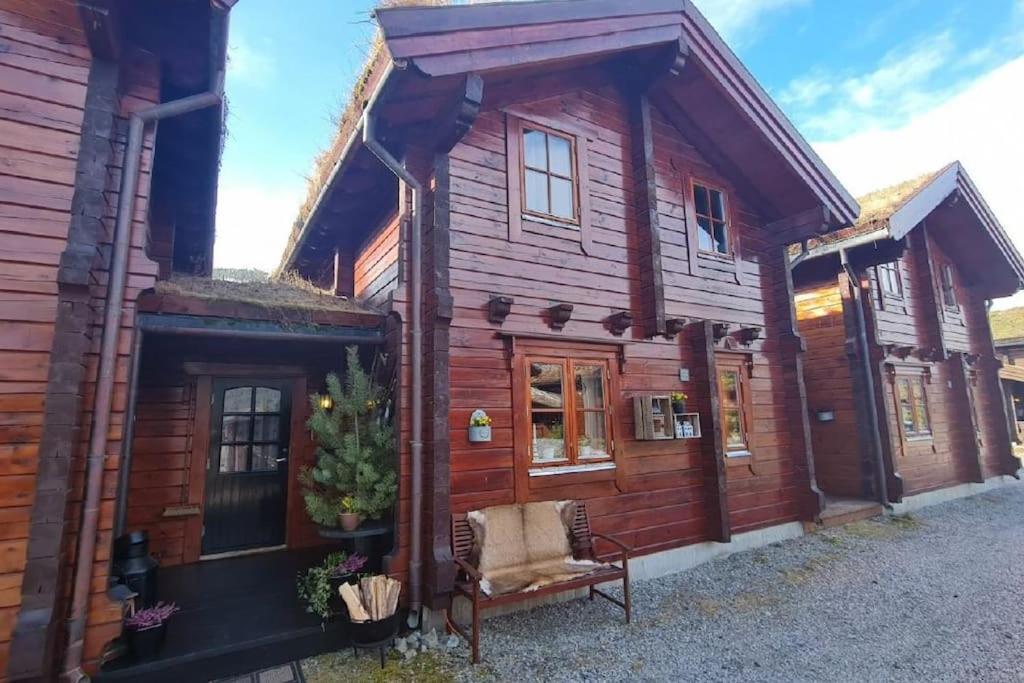 Tradisjonell Laftet Hytte Vradal Exterior photo